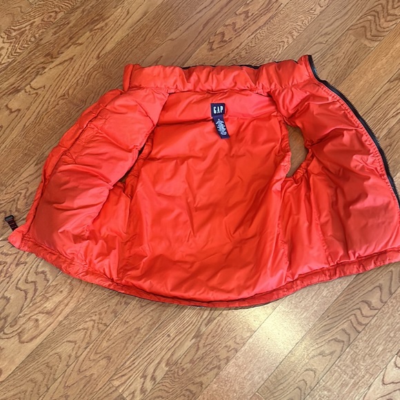 Youth Gap puffer vest - Picture 2 of 3